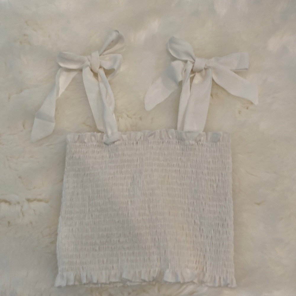 NWOT Tie sleeve smocked crop